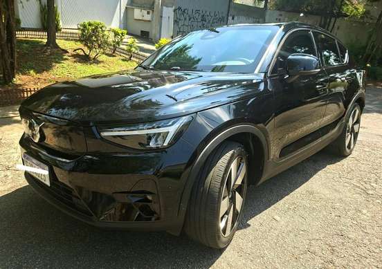 VOLVO-C40-2023