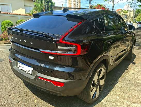 VOLVO-C40-2023