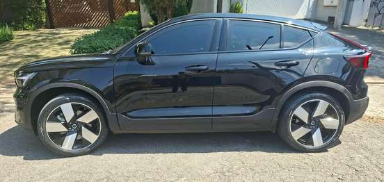 VOLVO-C40-2023
