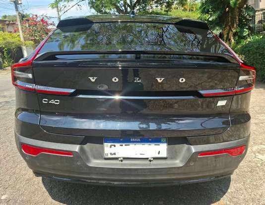 VOLVO-C40-2023