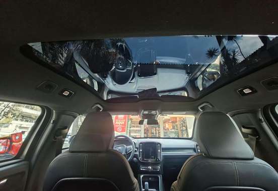 VOLVO-C40-2023