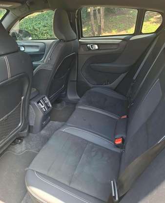 VOLVO-C40-2023