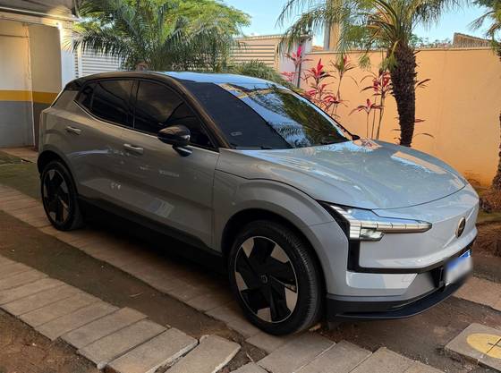 VOLVO EX30 69 KW ELÉTRICO PLUS