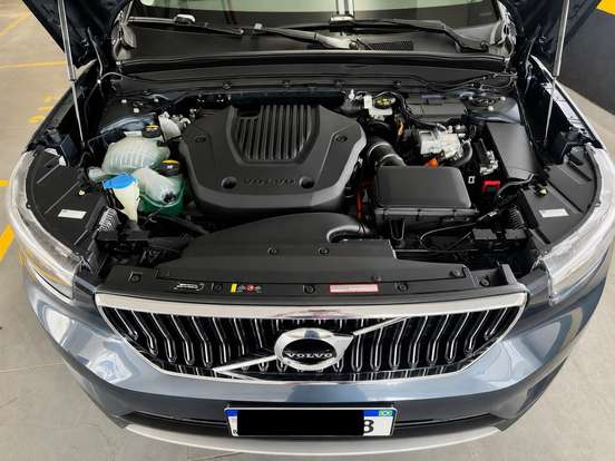 VOLVO-XC40-2021