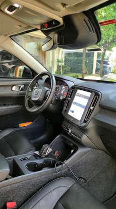 VOLVO-XC40-2018