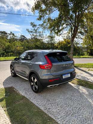 VOLVO-XC40-2018