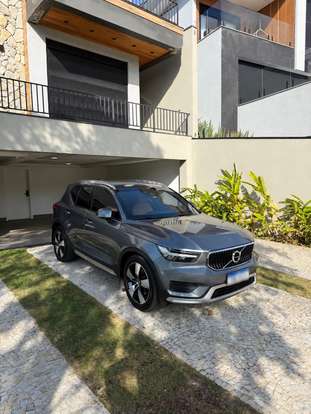 VOLVO-XC40-2018
