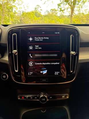 VOLVO-XC40-2018