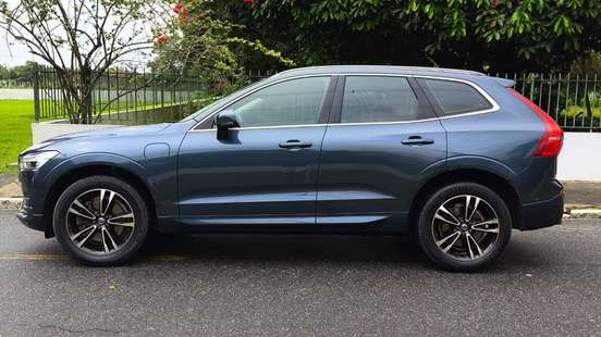 VOLVO-XC60-2020