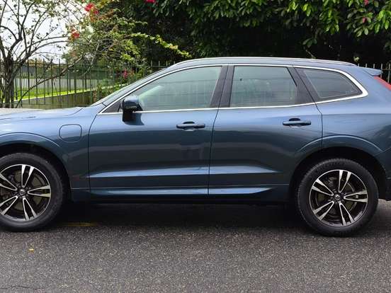 VOLVO-XC60-2.0 T8 HYBRID MOMENTUM AWD GEARTRONIC VOLVO-XC60-2020