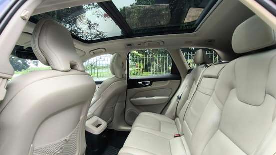 VOLVO-XC60-2020