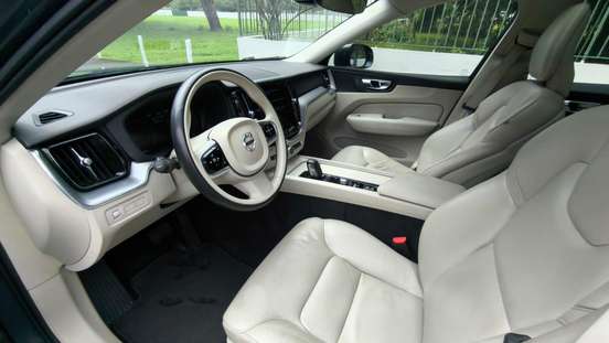 VOLVO-XC60-2020