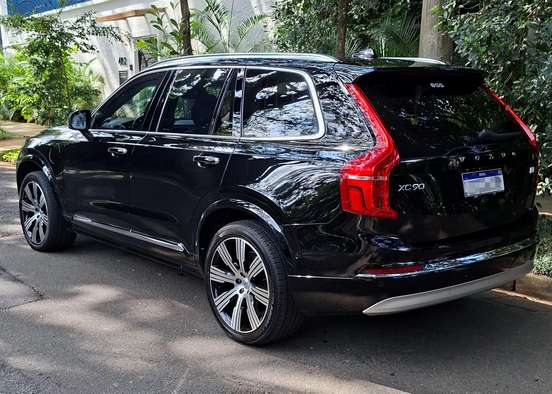 VOLVO-XC90-2021