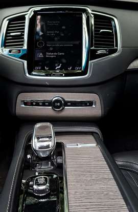 VOLVO-XC90-2021