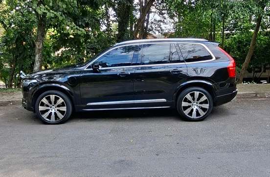 VOLVO-XC90-2021