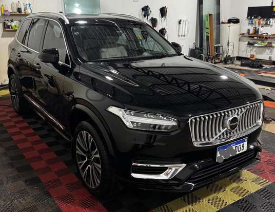 VOLVO-XC90-2021