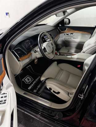 VOLVO-XC90-2021