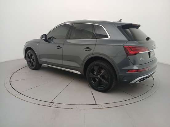 AUDI-Q5-2024