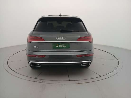 AUDI-Q5-2024
