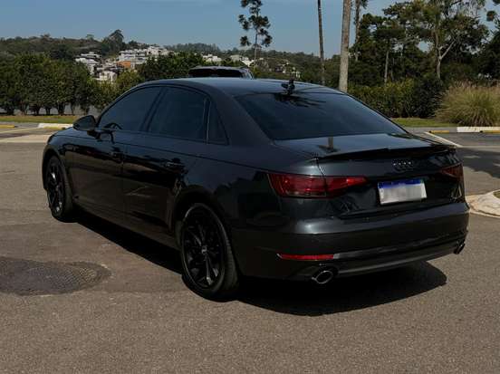 AUDI-A4-2018