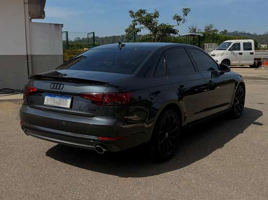 AUDI-A4-2018