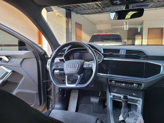 AUDI-Q3-2020