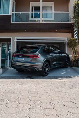 AUDI-Q8-2022