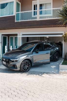 AUDI-Q8-2022