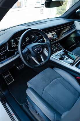 AUDI-Q8-2022