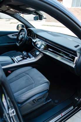 AUDI-Q8-2022