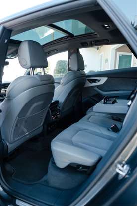AUDI-Q8-2022