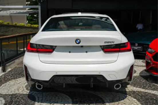 BMW-320i-2025