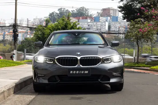 BMW-320i-2019