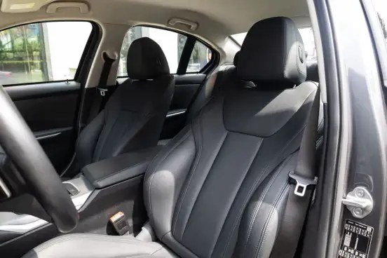 BMW-320i-2019