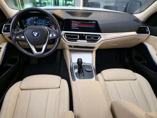 BMW-320i-2019