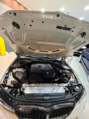 BMW-320i-2021