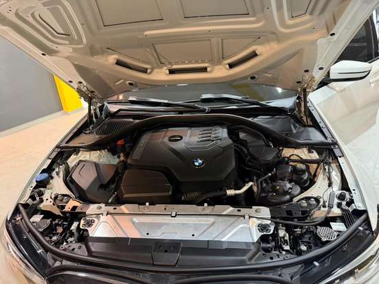 BMW-320i-2021