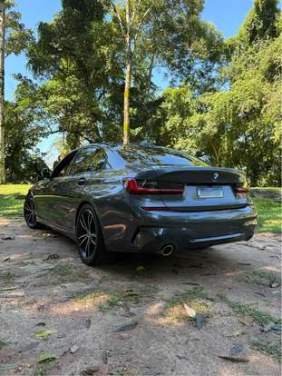 BMW-320i-2022