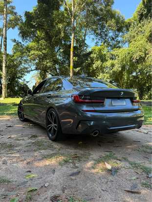 BMW-320i-2022