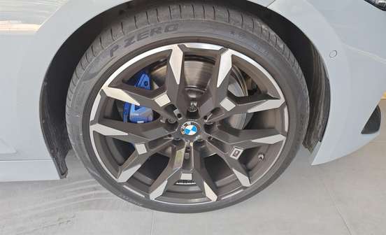BMW-320i-2024