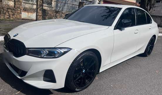 BMW-320i-2022