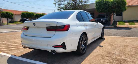 BMW-320i-2019