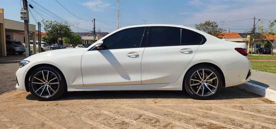 BMW-320i-2019