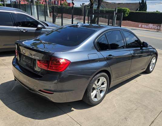 BMW-320i-2015