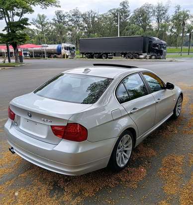BMW-325i-2011