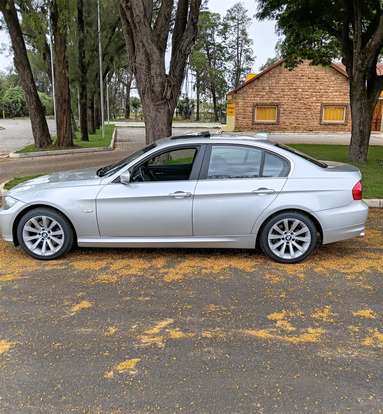 BMW-325i-2011