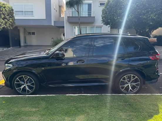 BMW-X5-2021