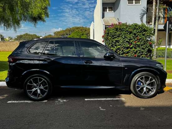 BMW-X5-2021