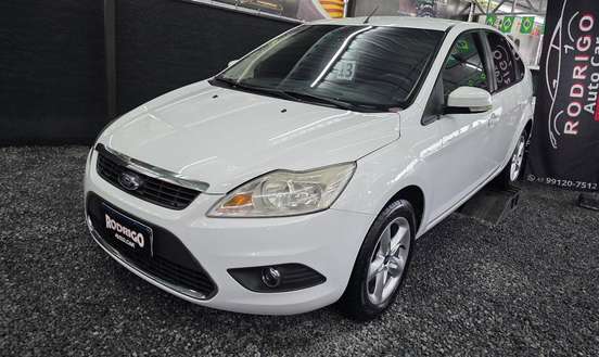 FORD-FOCUS-2012