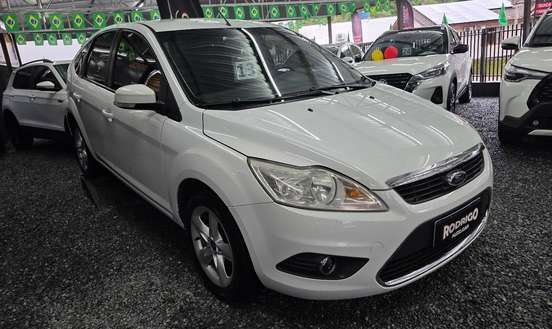 FORD-FOCUS-2012